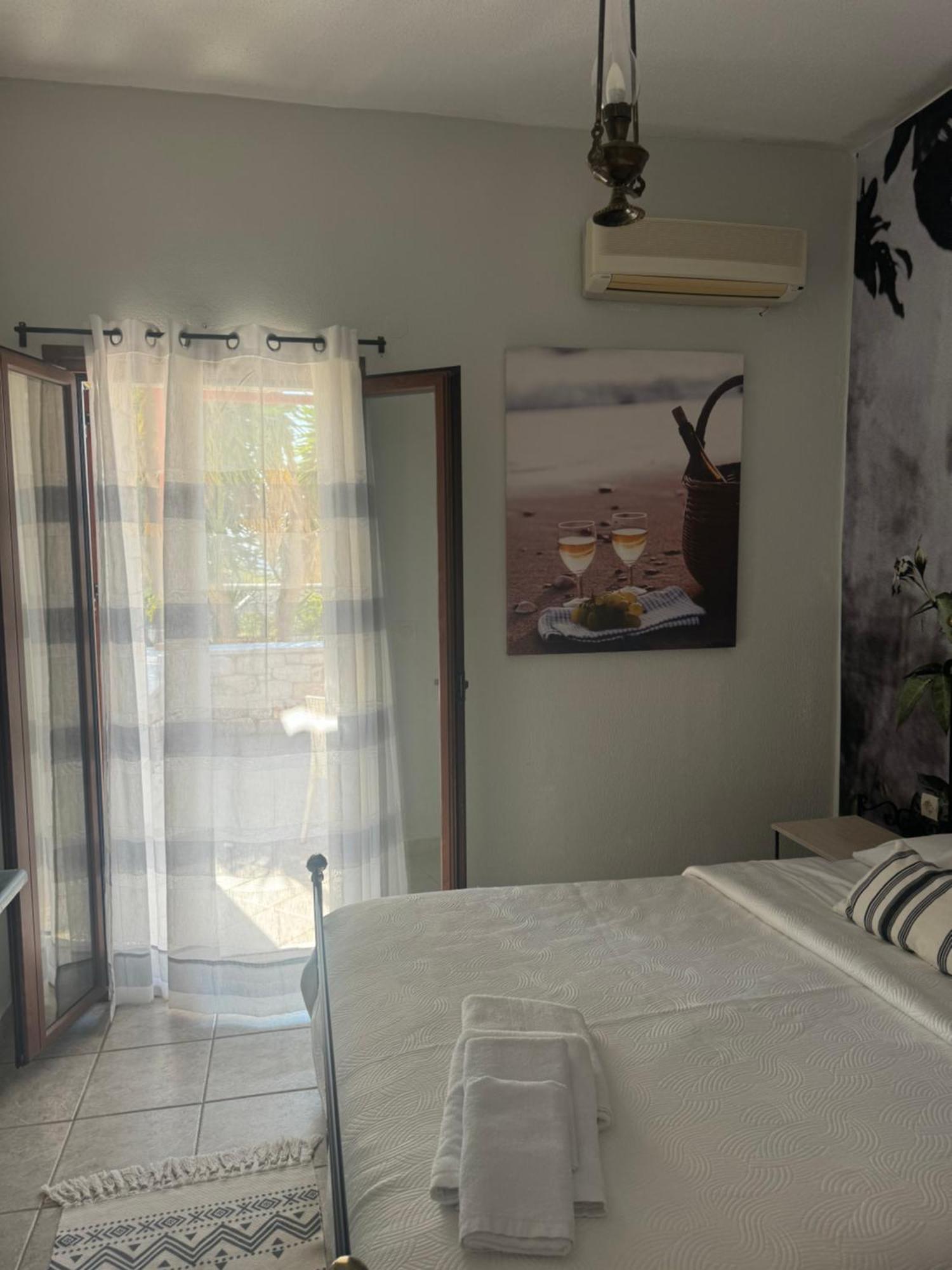 Bed and Breakfast Lithos By The Sea Неон-Оитилон Экстерьер фото
